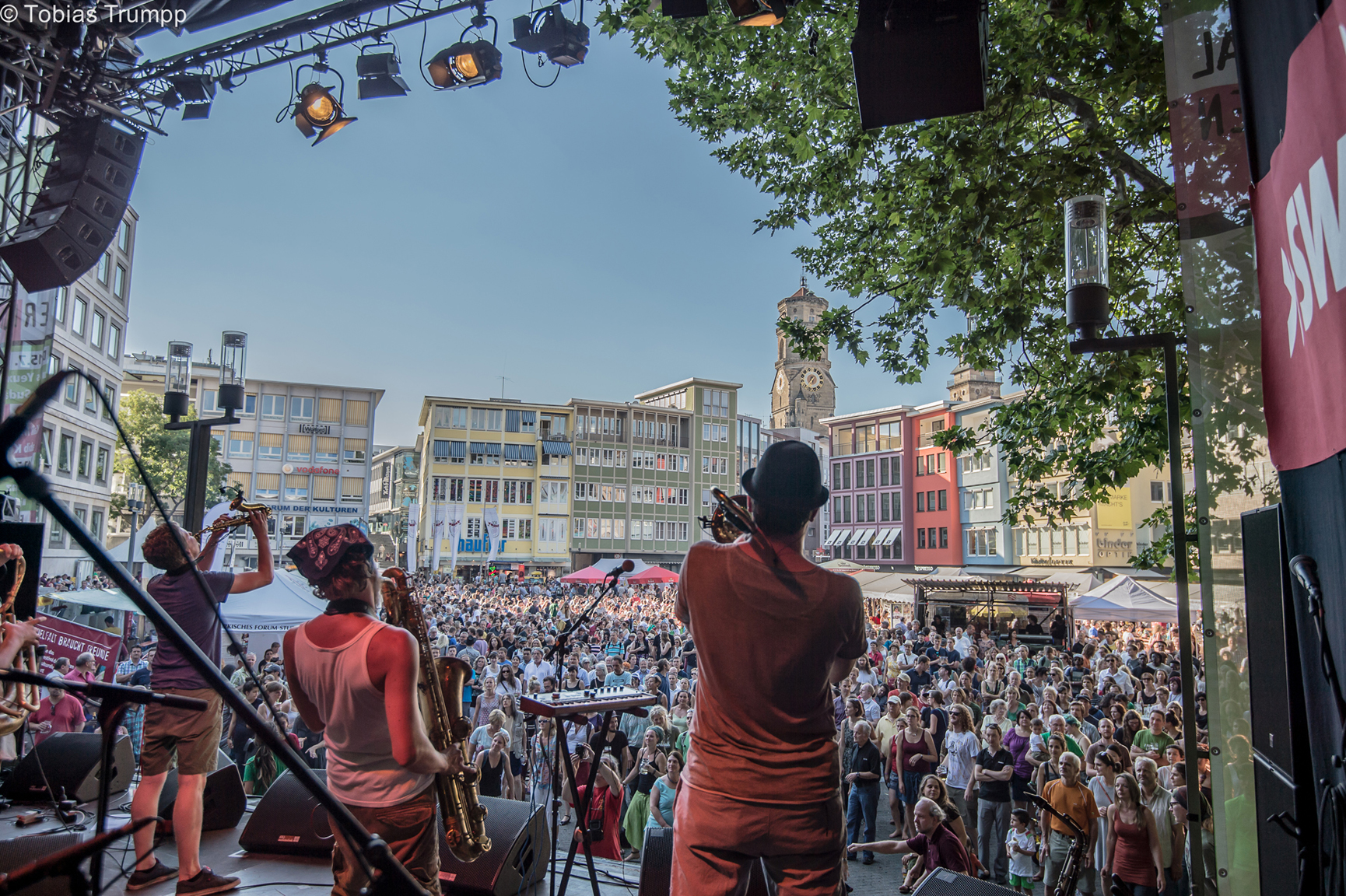 Blick von der Bühne auf das Publikum auf dem Stuttgarter Marktplat