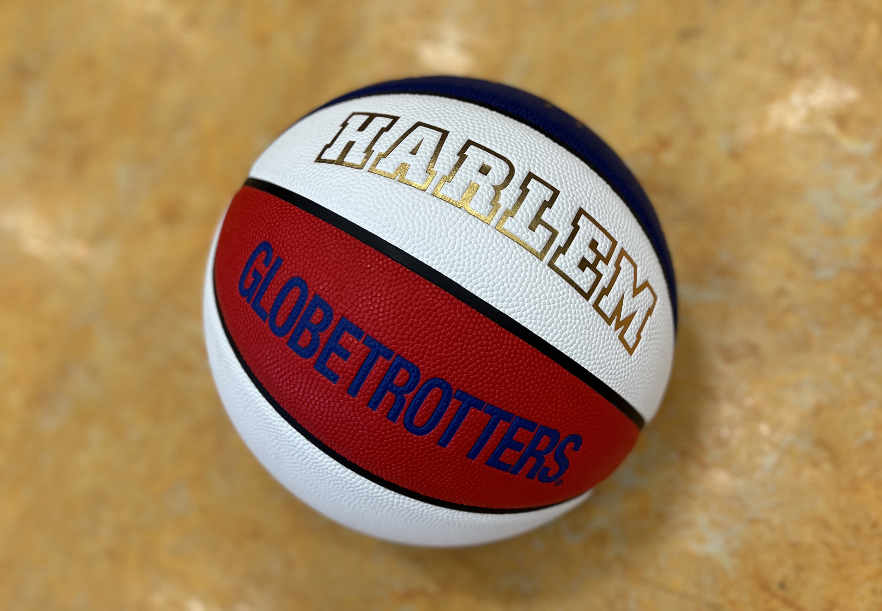 Basketball mit der Aufschrift "Harlem Globetrotters"