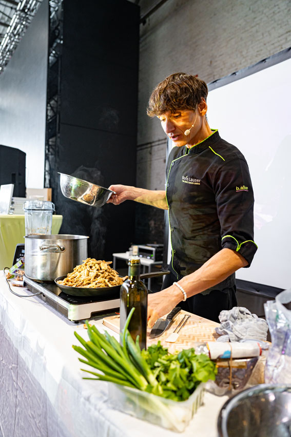 Koch Boris Lauser bei Kochshow am Herd