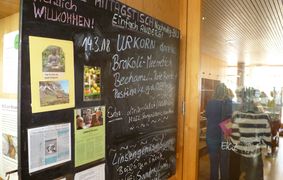 Speisekarte im EkiZ-Cafe auf einer Schiefertafel