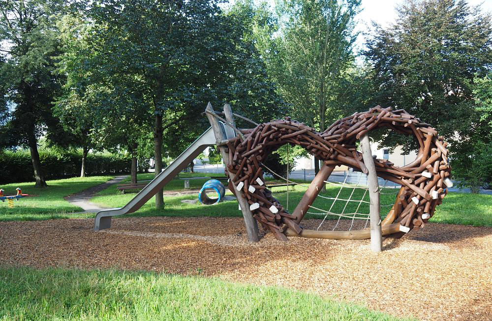 Spielplatz mit Brezelgerüst