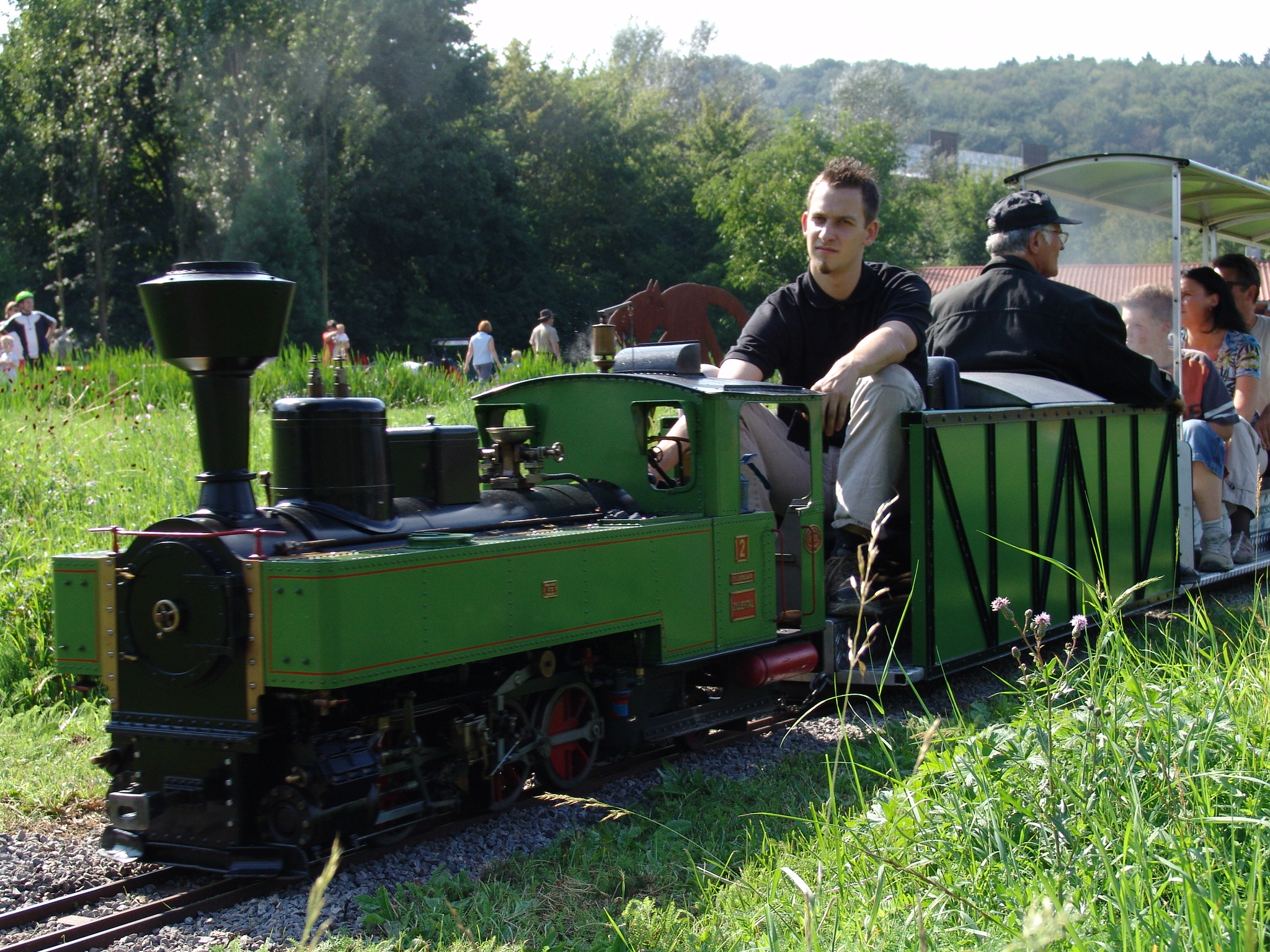 Dampftbahn in Betrieb mit Fahrgästen