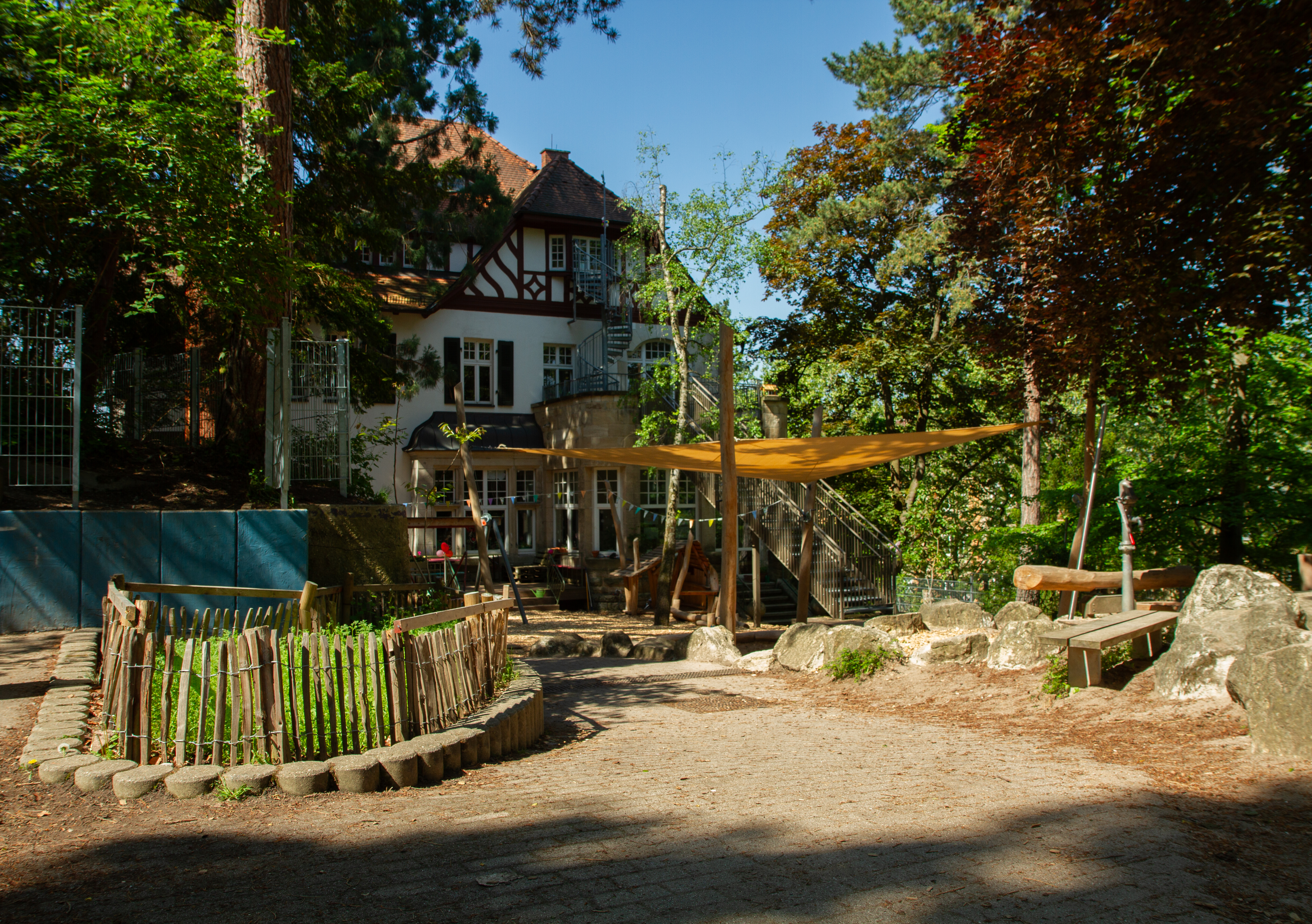 Das Kinderhaus Etzel in Frontalansicht