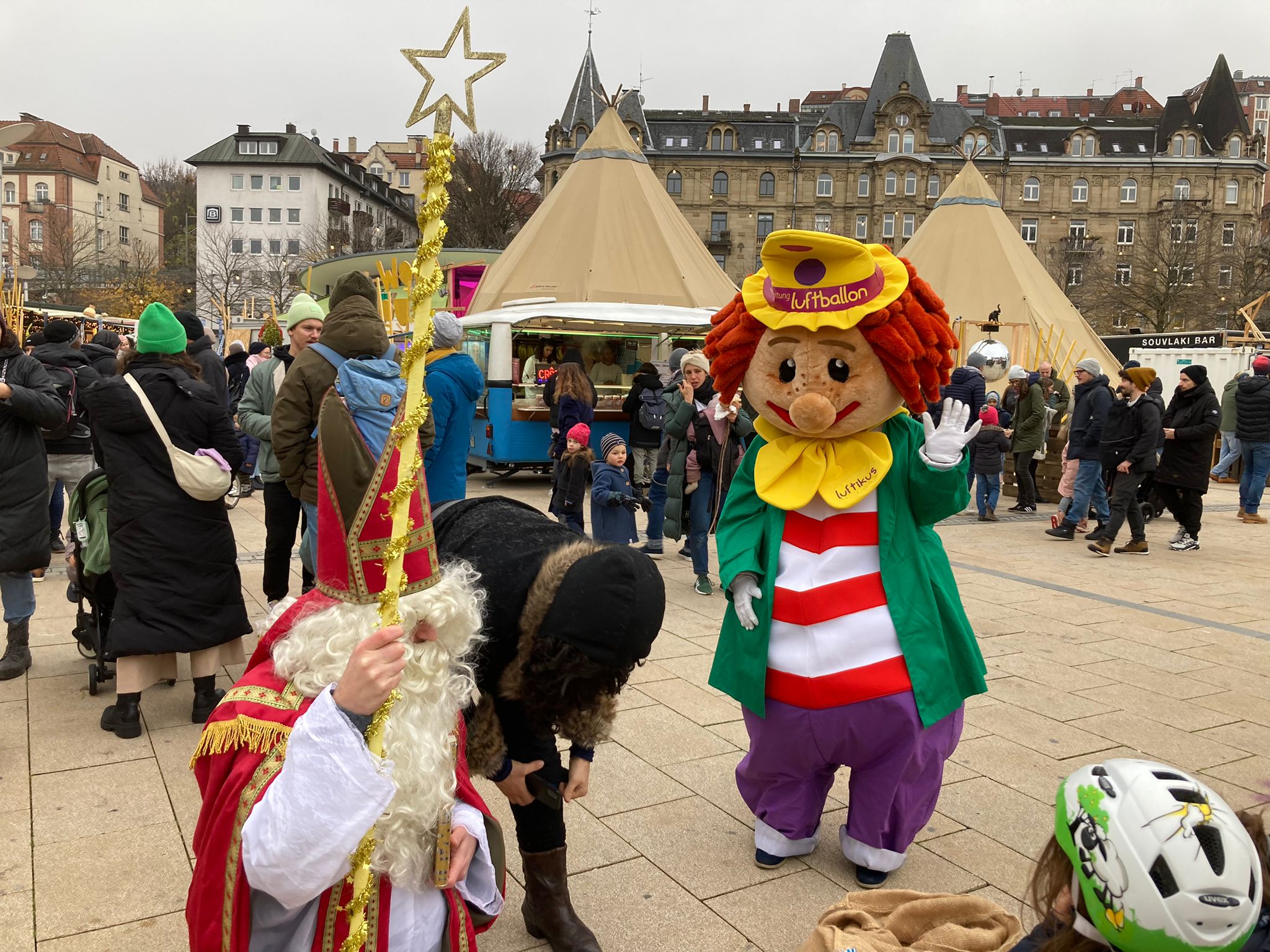 Luftikus und der Weihnachtsmann auf dem Wouahou Winterdorf