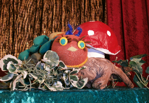 Die kleine Raupe Nimmersatt als Handpuppe