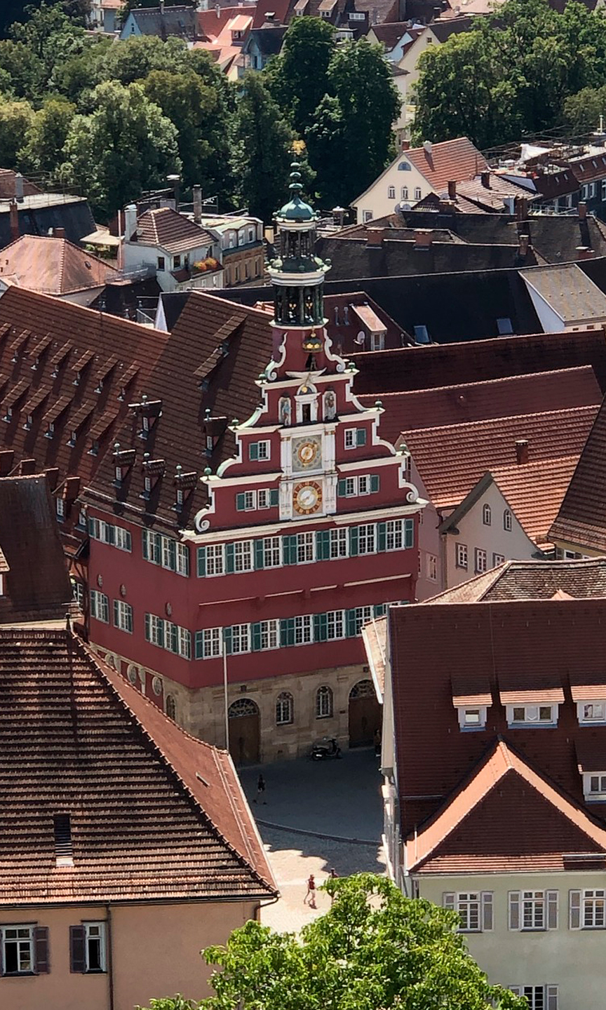 Das historische Esslinger Rathaus auf der Vogelperspektive.