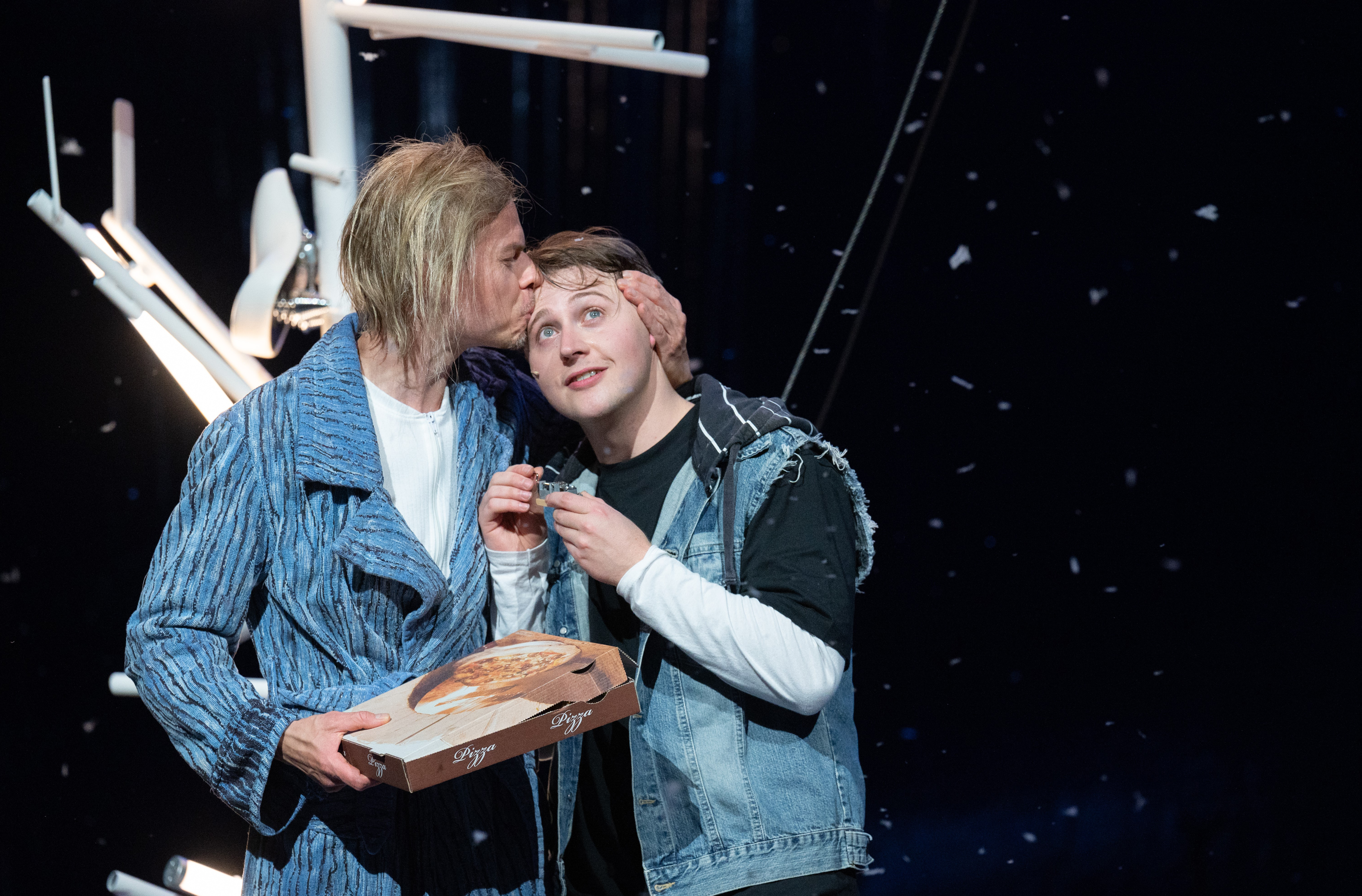 Szenenbild aus dem Stück "Pünktchen und Anton" aus dem Staatstheater.