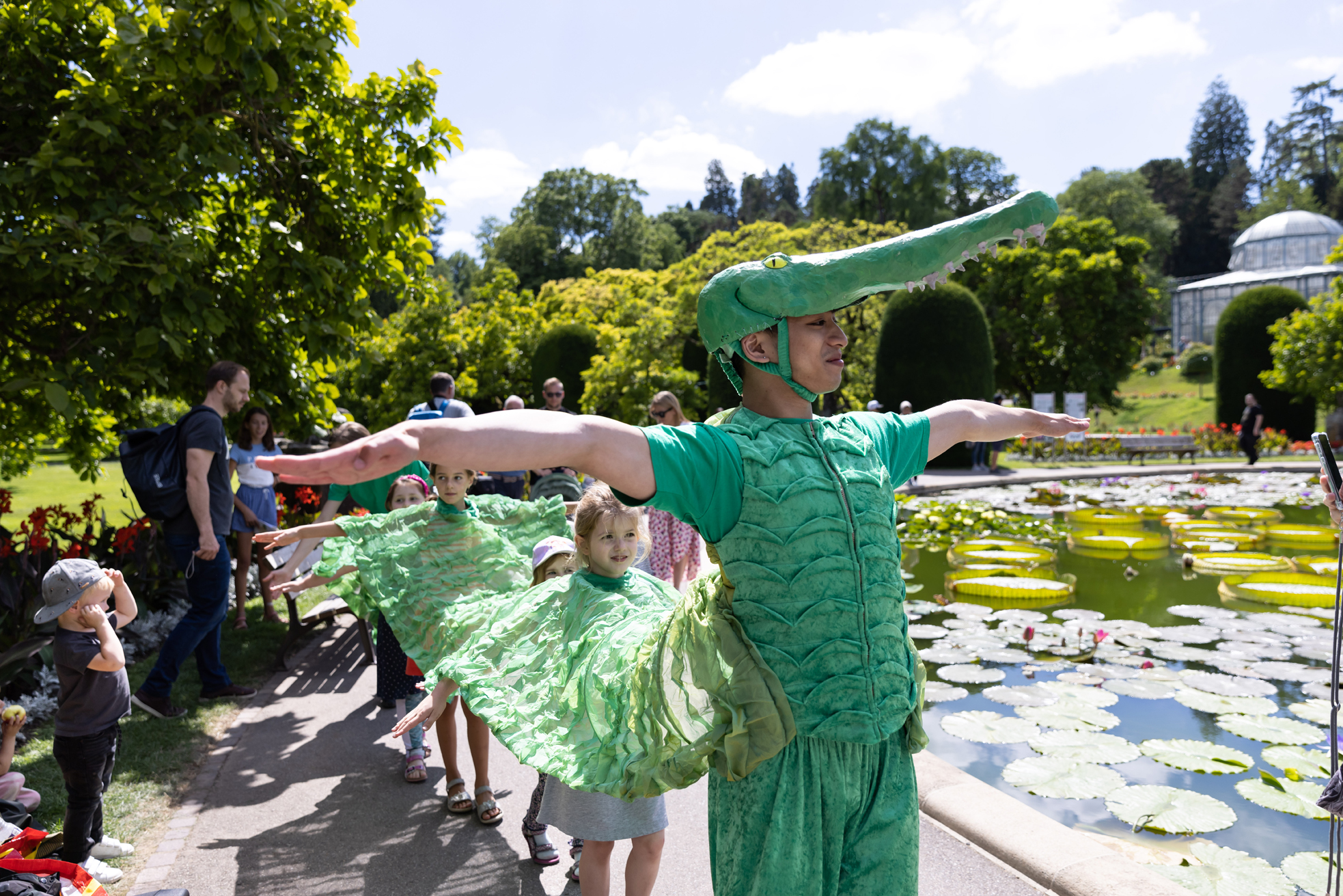 Verkleidete Tänzer in der Wilhelma.